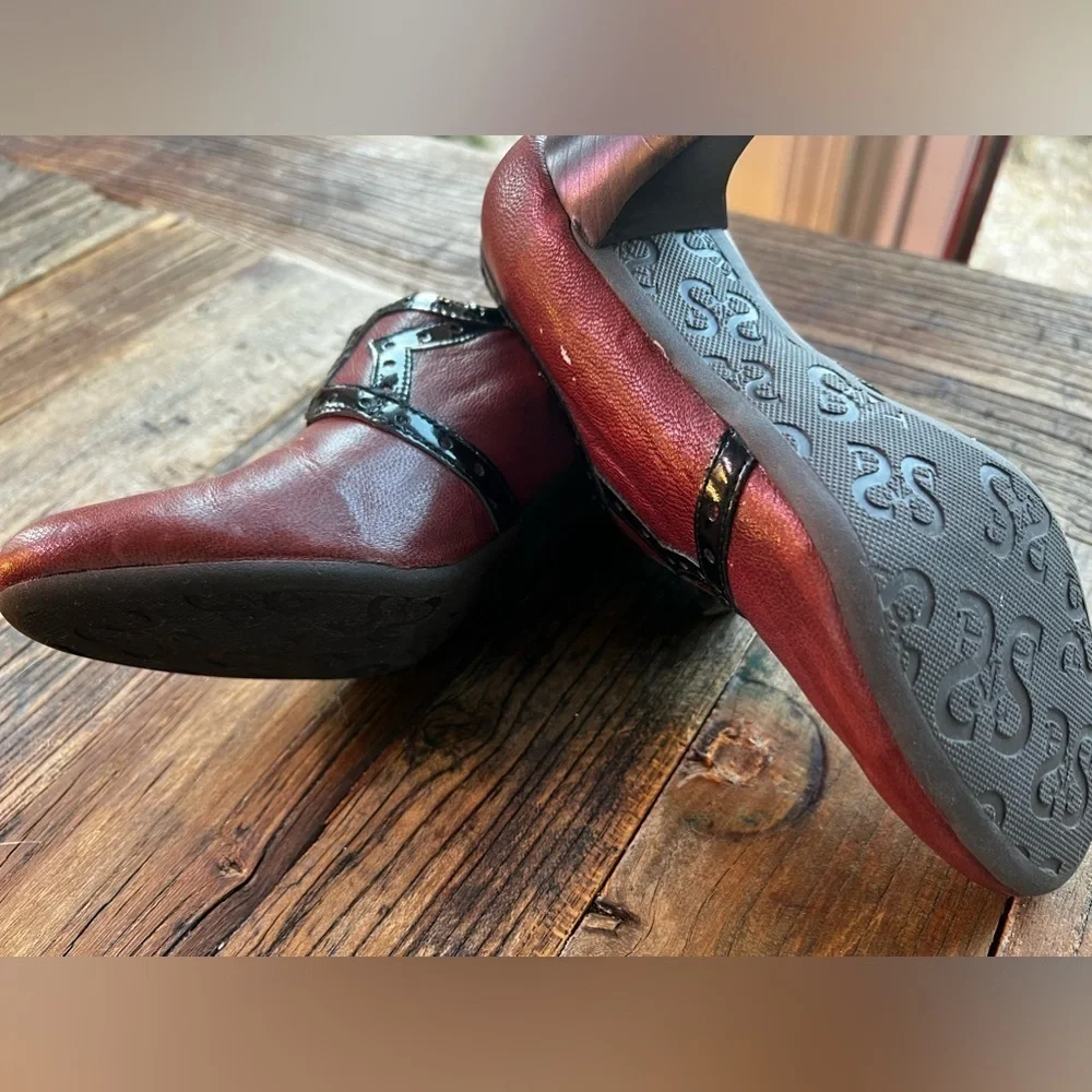 Staccato maroon & black heels